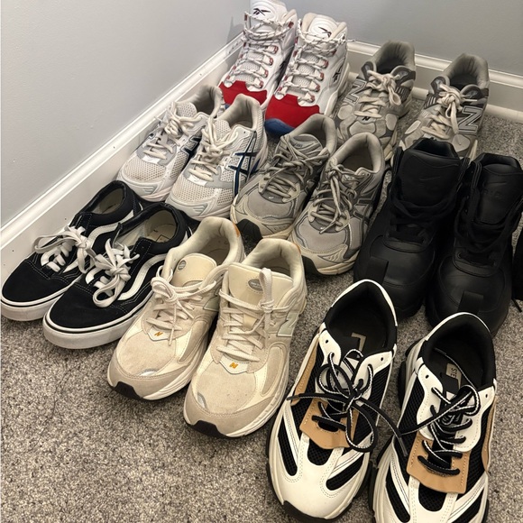 Asics Black and White Athletic Shoes Sleek Design
